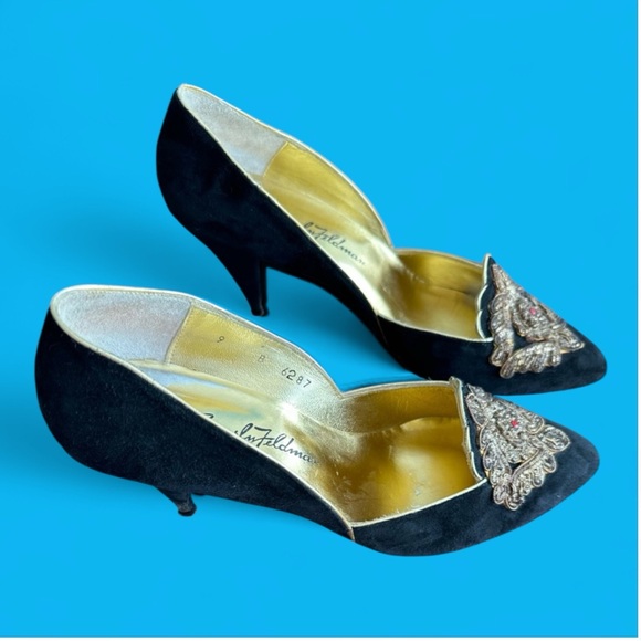 1960s Vintage Beverly Feldman Black Suede Leather Gold Sequined Vamp Heels 9 - Picture 4 of 14